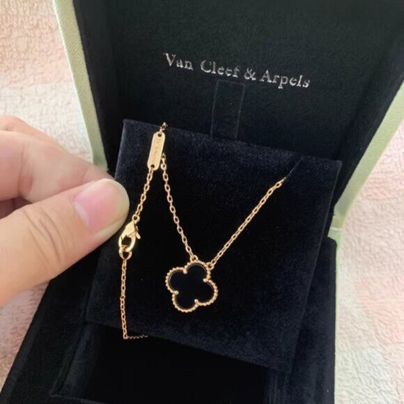 Van Cleef & Arpels Black Necklace - Picture 4 of 4